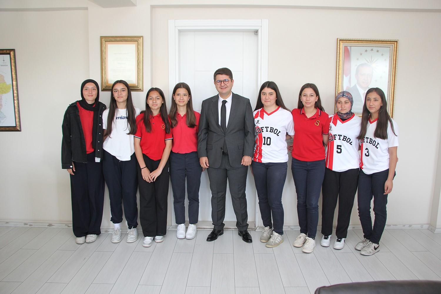 Kula Kaymakamı Özdemir Sporcuları Ağırladı (2)