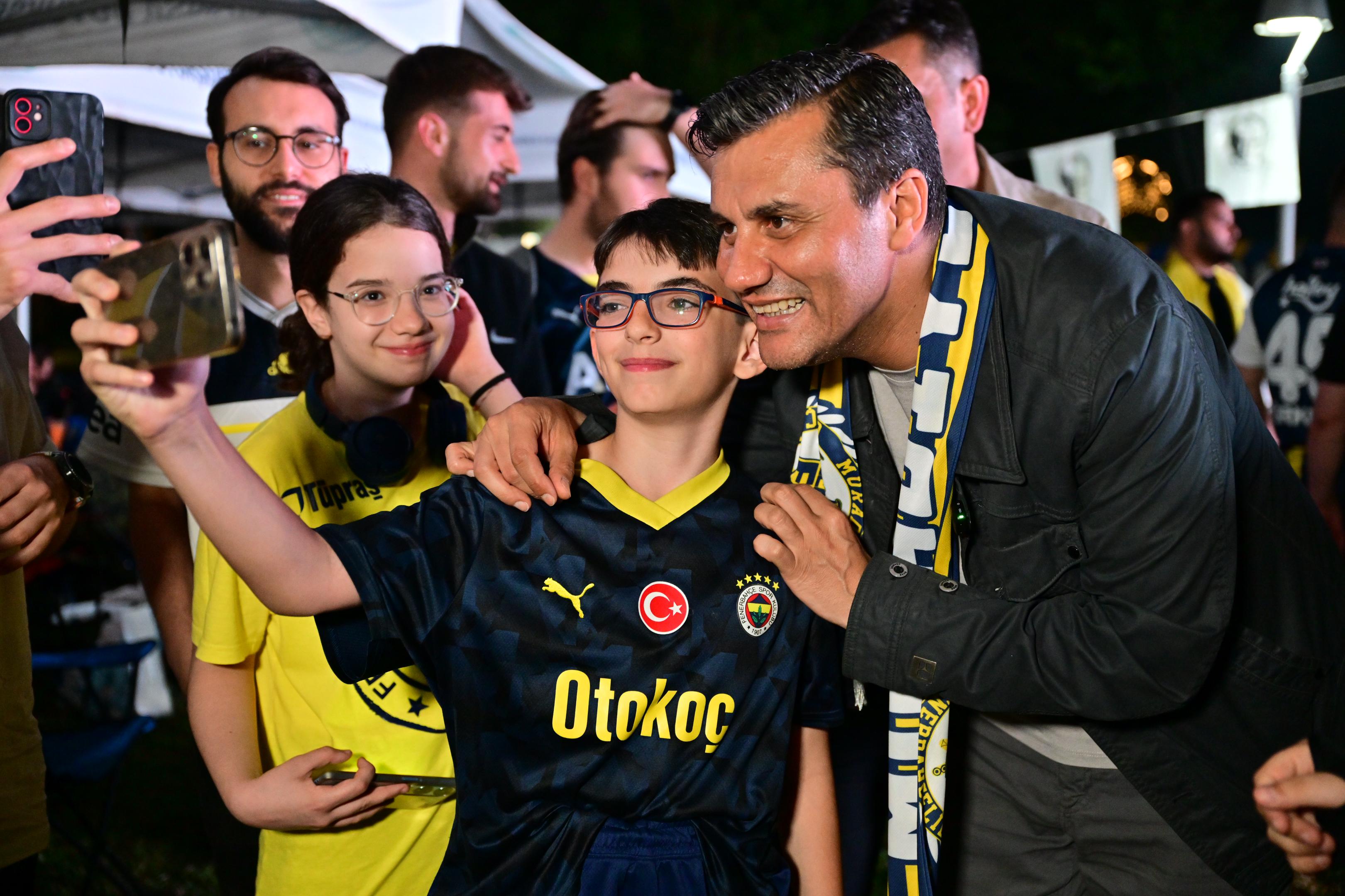 Manisalılar Finali Başkan Zeyrek’le Birlikte İzledi (1)