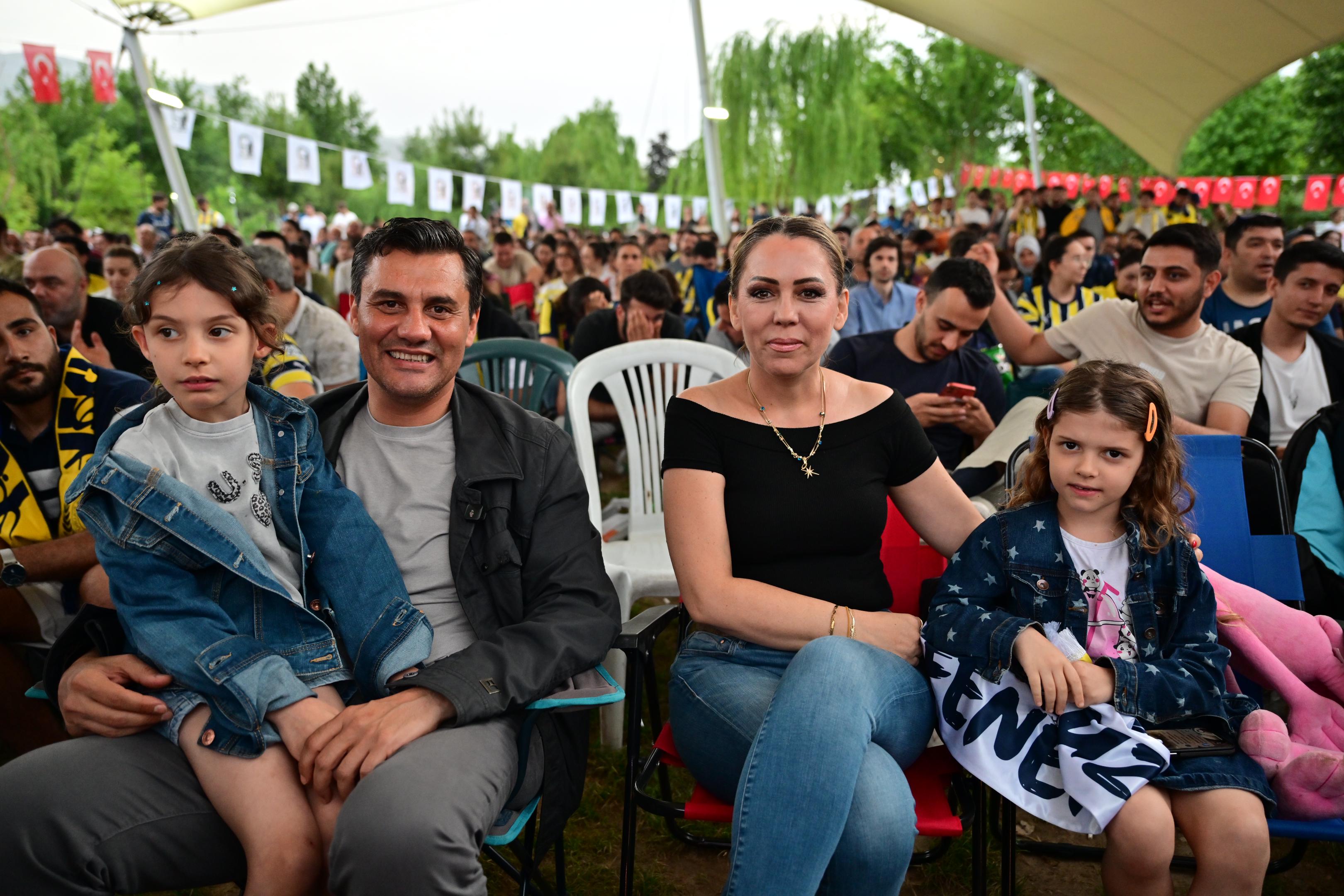 Manisalılar Finali Başkan Zeyrek’le Birlikte İzledi (10)