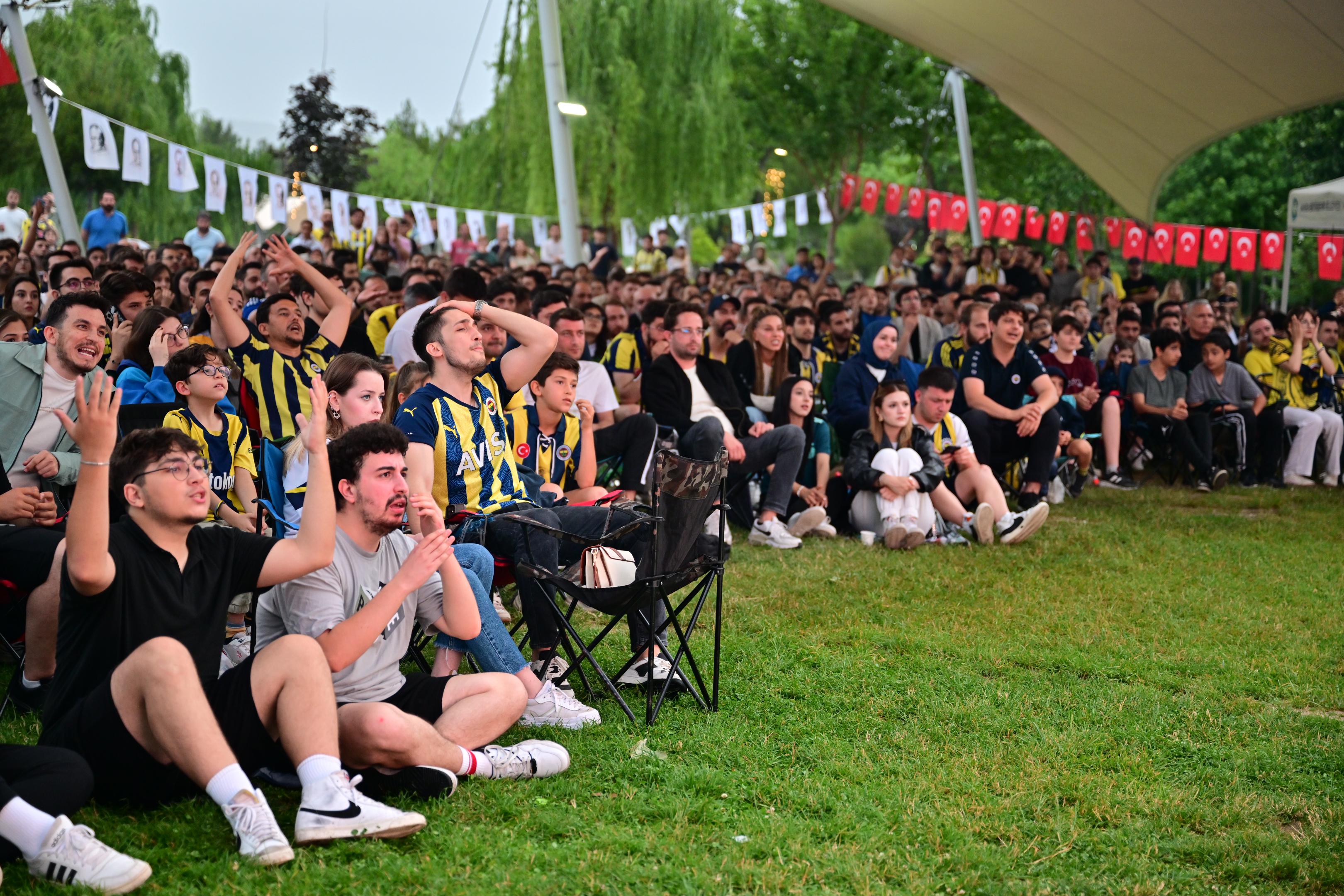 Manisalılar Finali Başkan Zeyrek’le Birlikte İzledi (4)