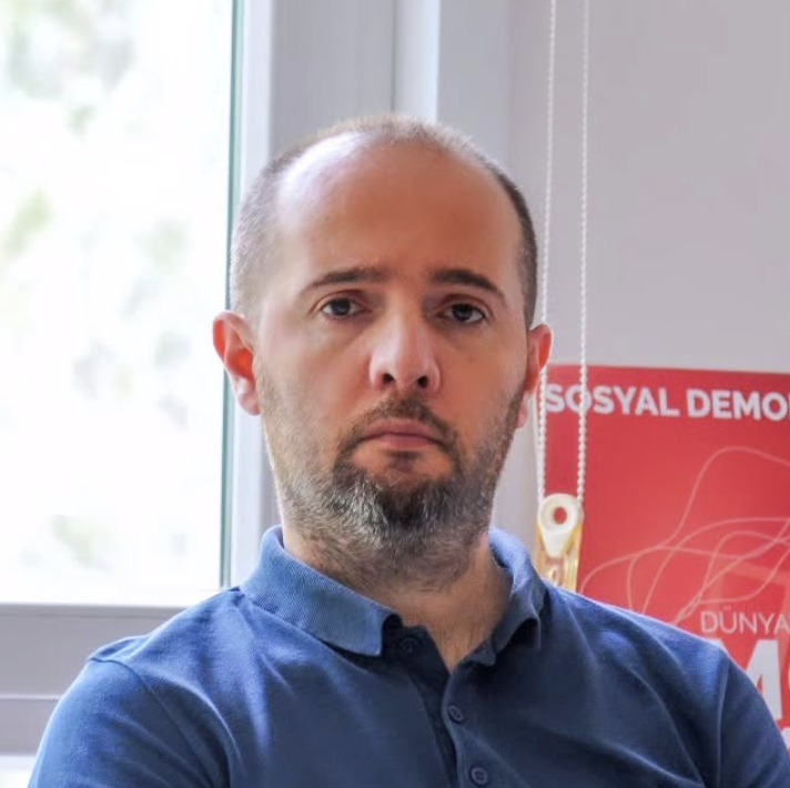 Eren Aksoyoğlu-Siyaset Bilimci