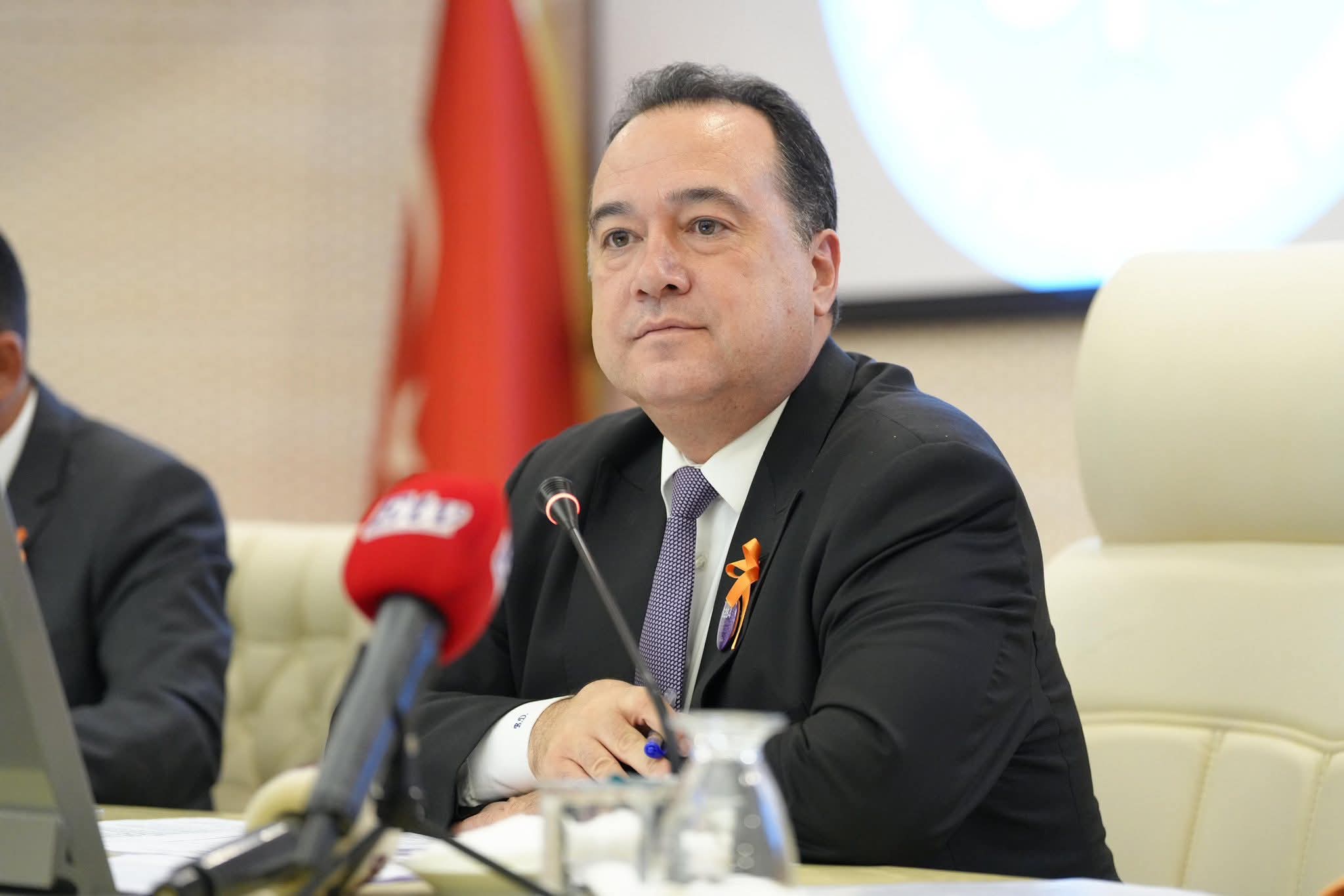 F B I M G 1764094977692