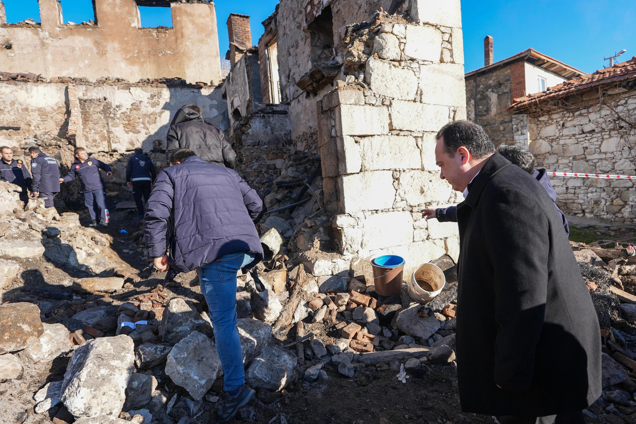 Besim Dutlulu’dan Yangın Mağduru Aileye Destek Ziyareti (9)