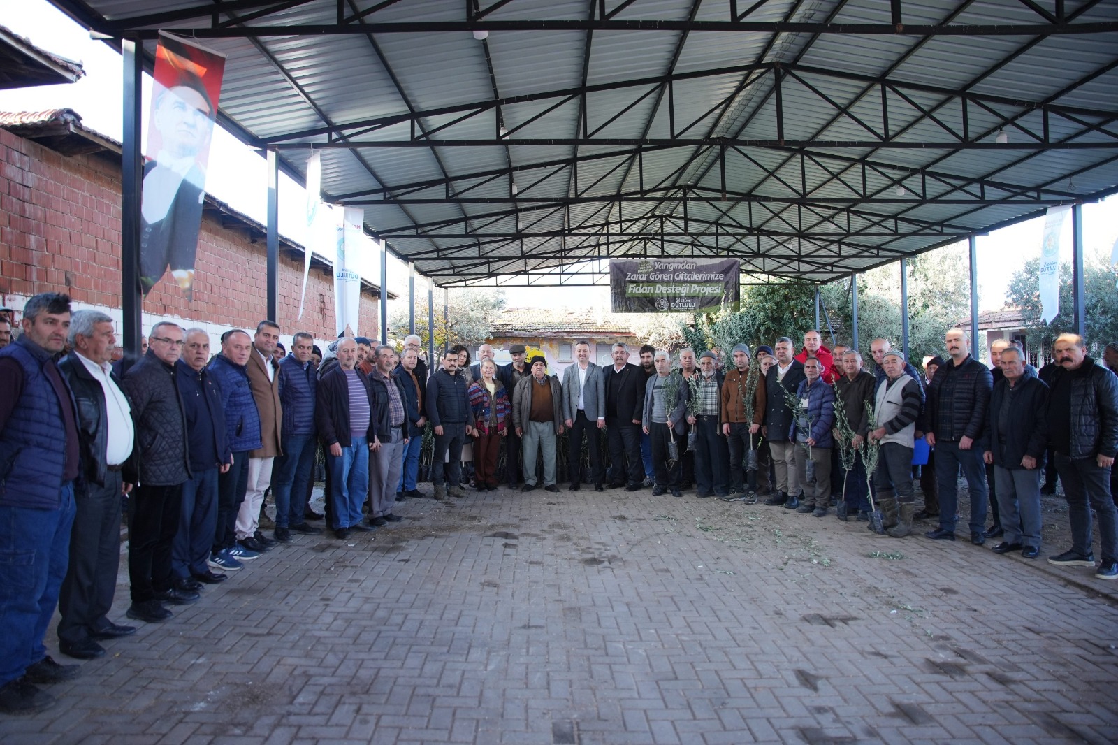 Büyükşehir’den Doğal Afet Mağduru Üreticilere Fidan Desteği (8)
