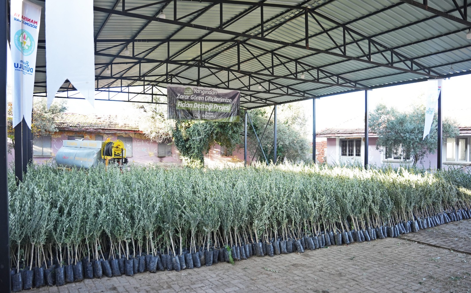 Büyükşehir’den Doğal Afet Mağduru Üreticilere Fidan Desteği (9)