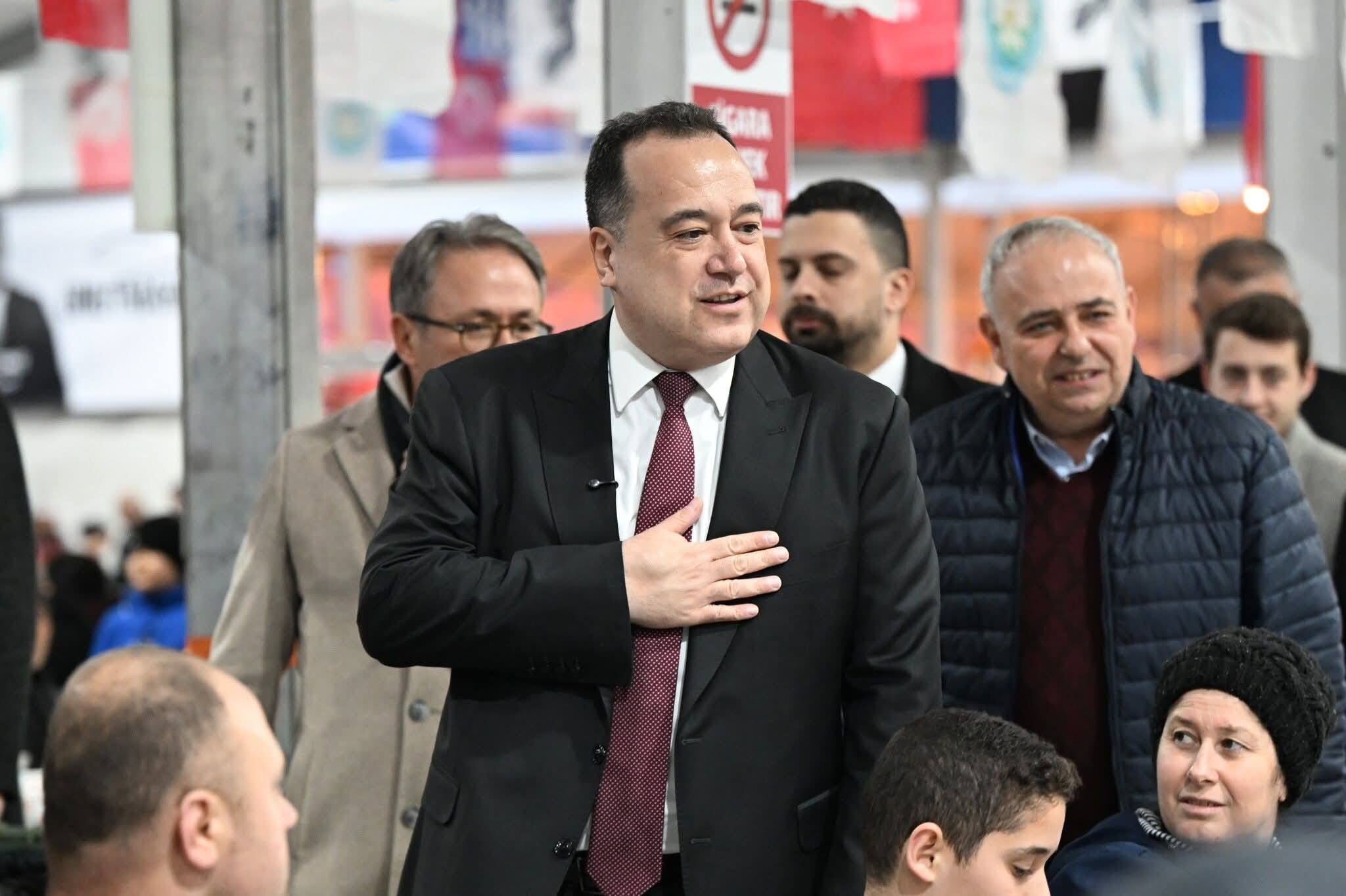 Başkan Besim Dutlulu Binlerce Manisalıyla İftar Sofrasında Buluştu (10)