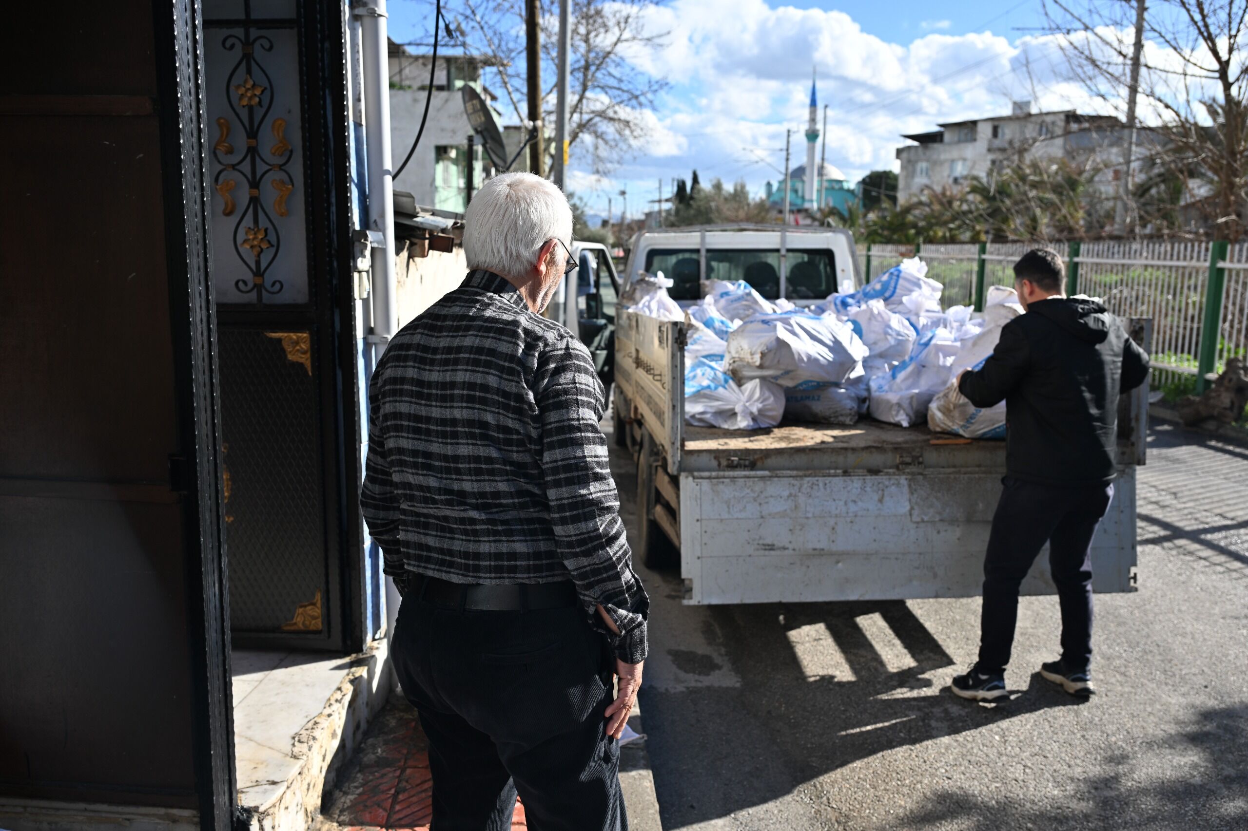 Manisa Büyükşehir’den İhtiyaç Sahiplerine Yürek Isıtan Destek (2)