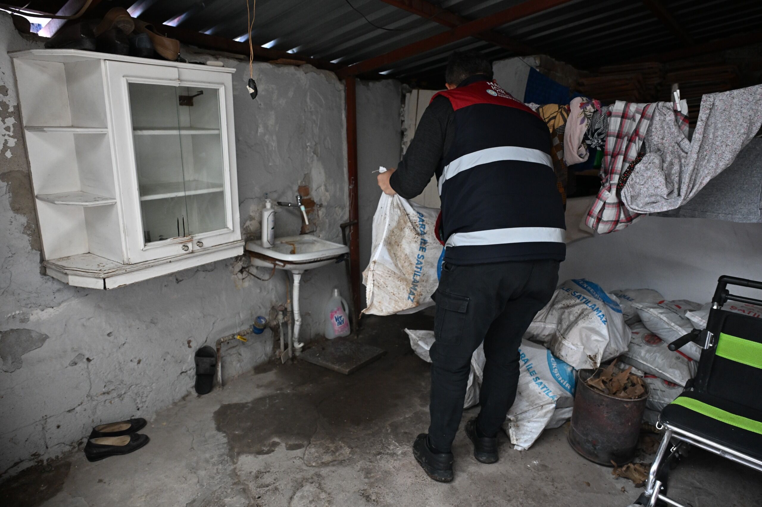 Manisa Büyükşehir’den İhtiyaç Sahiplerine Yürek Isıtan Destek (7)