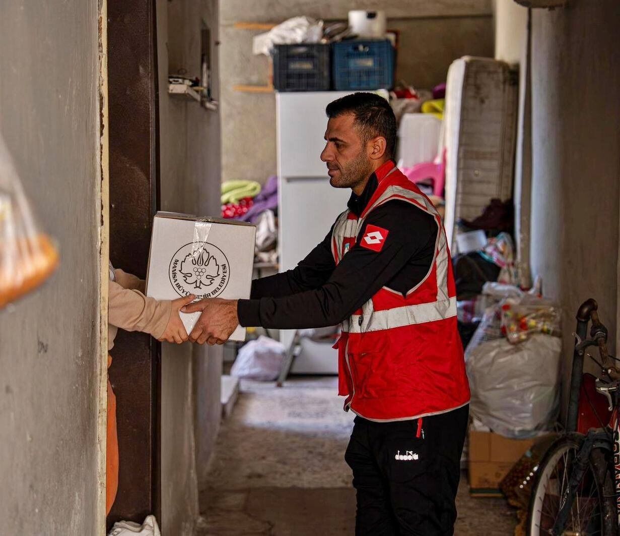 Büyükşehir’in Dayanışma Eli Bayram Öncesi Sofralara Ulaştı (7)