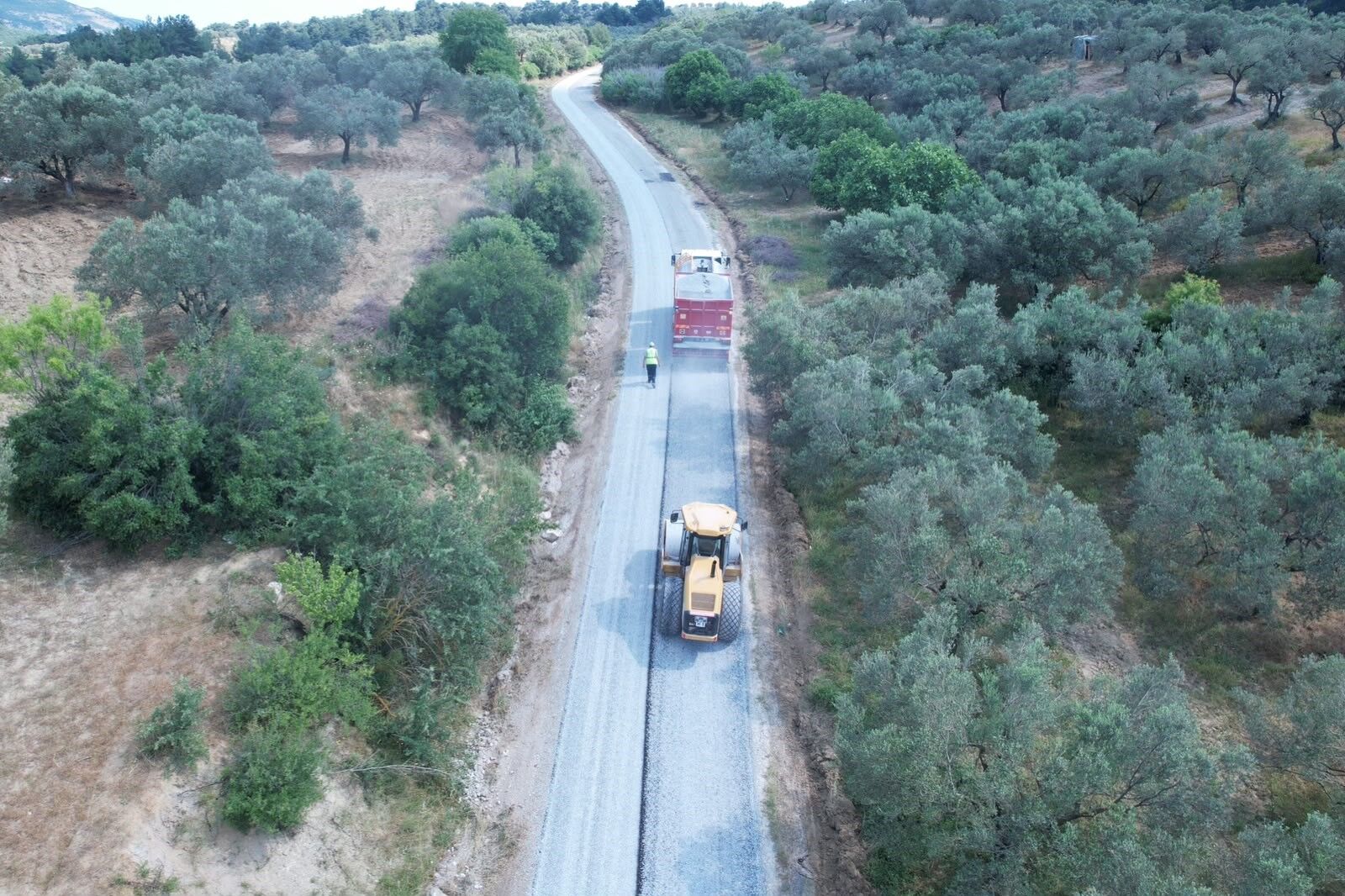 Manisa'da iki köy birbirine asfalt yolla bağlanıyor