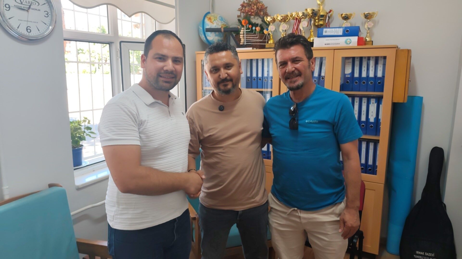 Manisa'da eşek arısı sokan öğretmen ölümden döndü