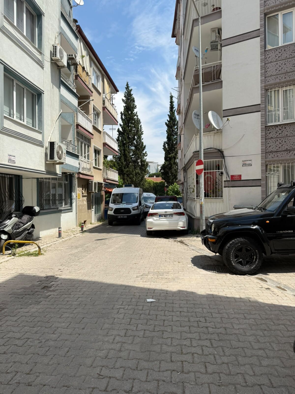 Manisa'da kötü kokular gelen evden yaşlı adamın cenazesi çıktı