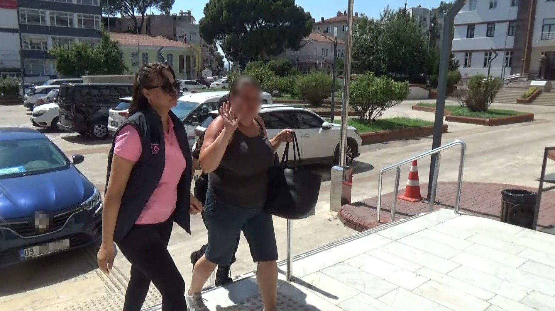 Polislere zorluk çıkaran kadın Manisa Ruh Sağlığı Hastanesi'ne yatırıldı