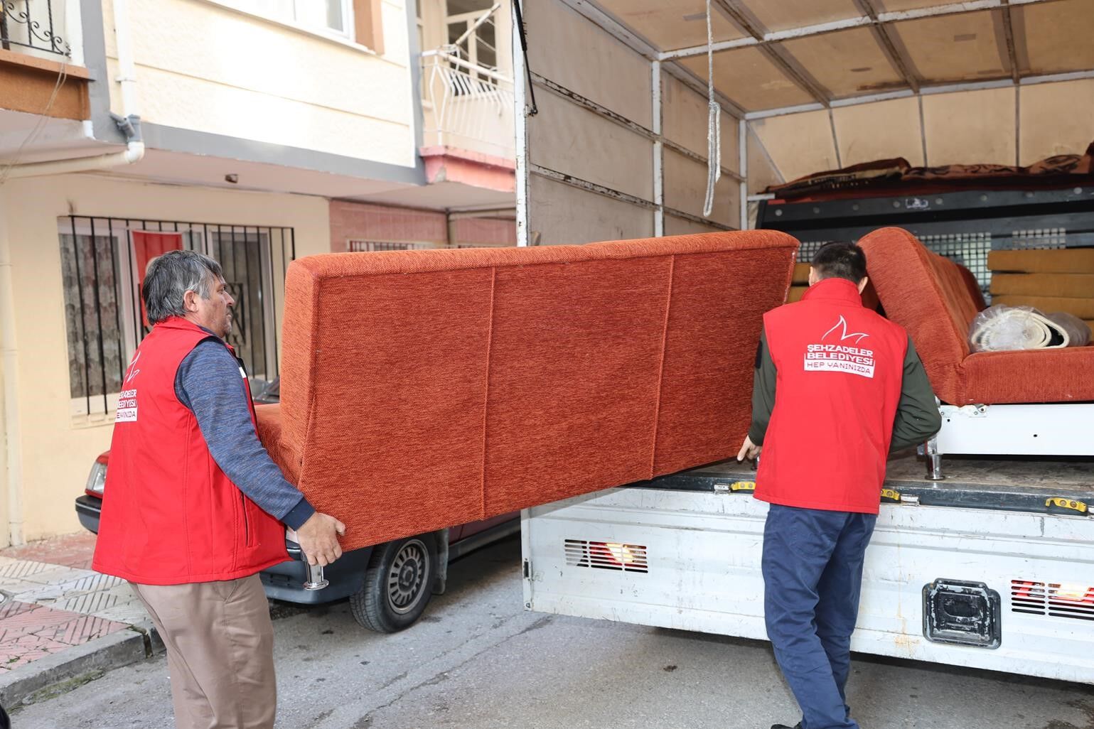 Şehzadeler'de atıl eşyalar umut oluyor