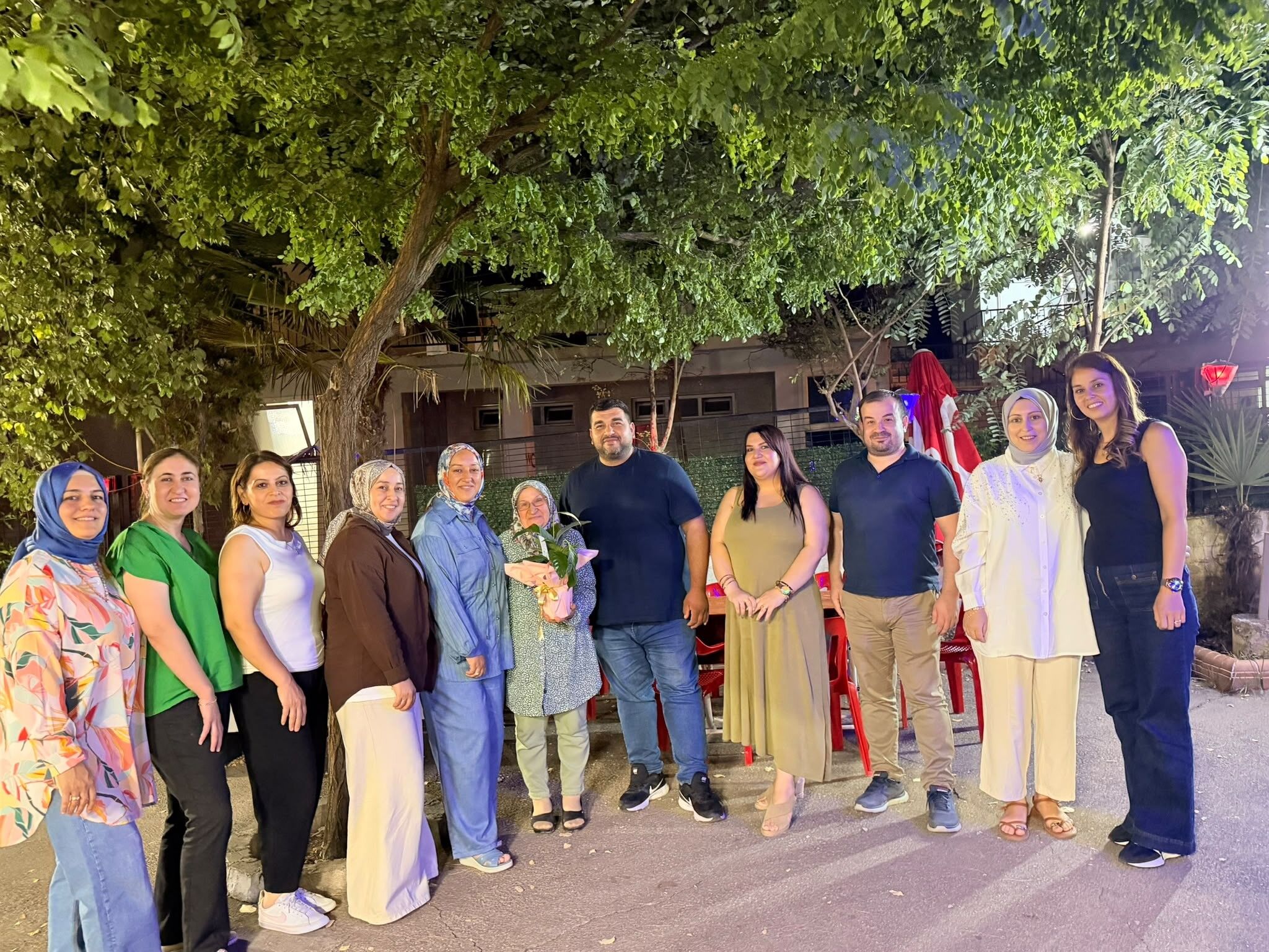 Manisa'da ilkokul arkadaşları, 28 yıl sonra buluştu