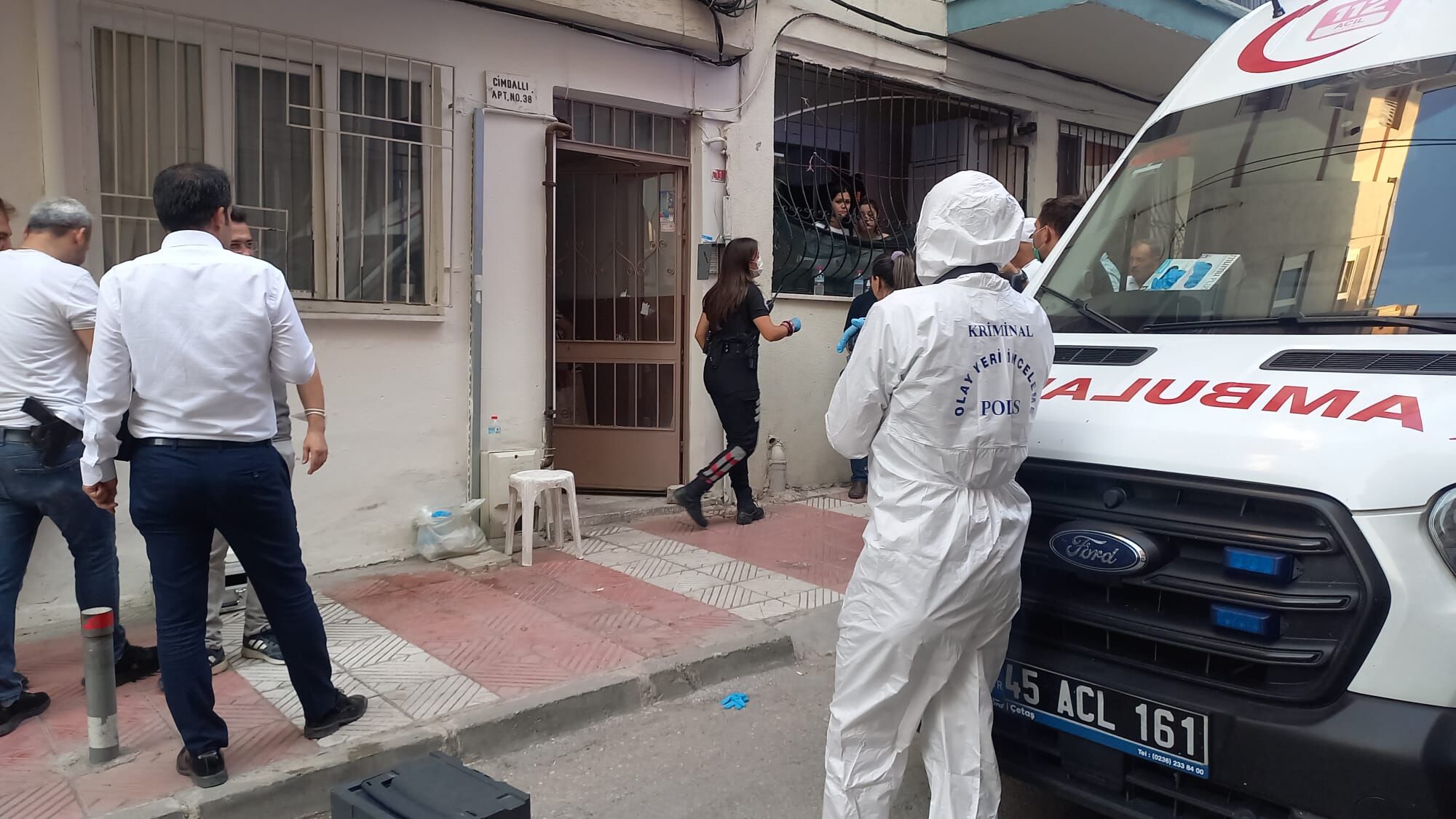 Manisa'da 30 yaşındaki kadın apartmanda ölü bulundu