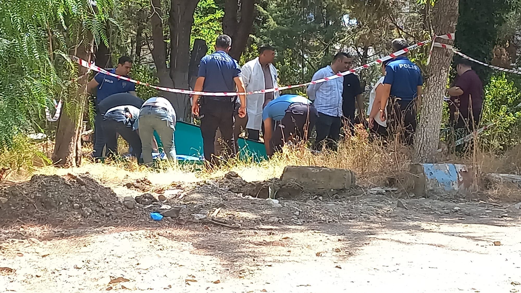 Manisa'da belediye personeli ağaçlık alanda ölü bulundu