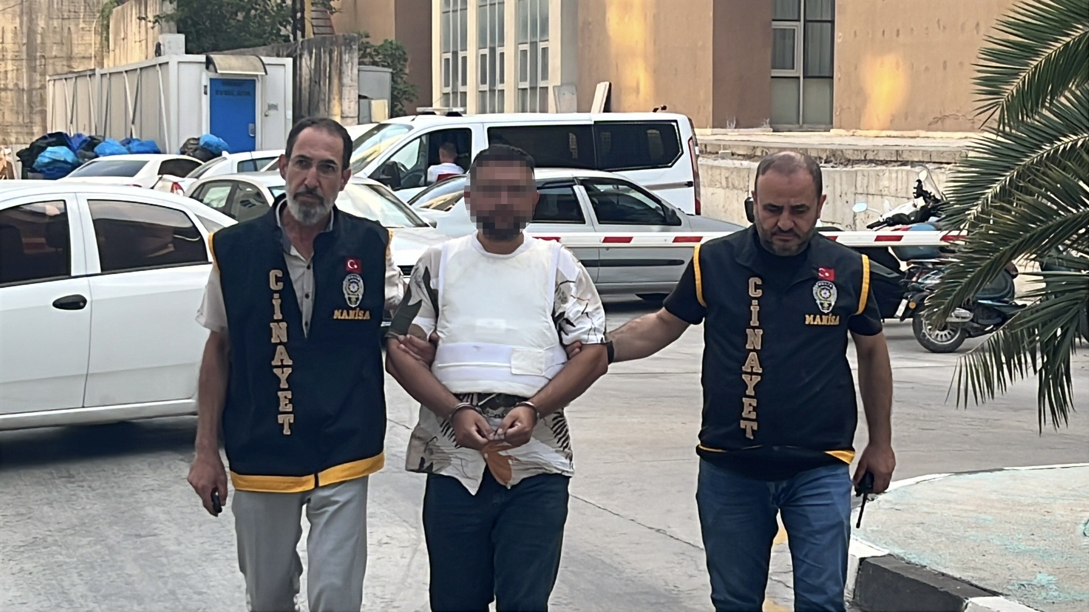 Manisa’da baba ve oğlunu öldüren zanlı yakalandı