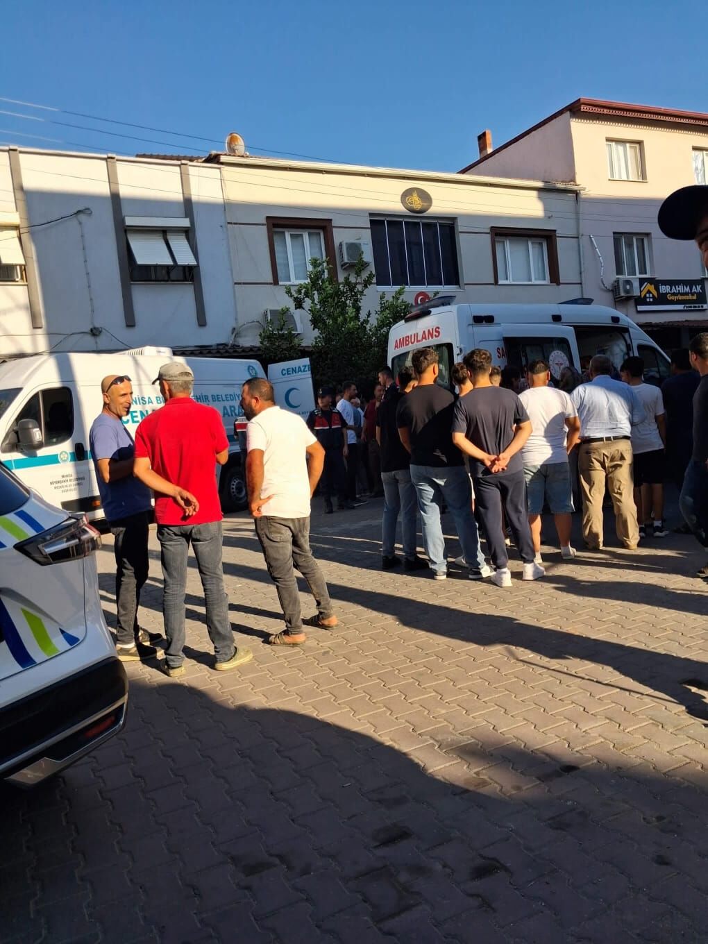 Manisa'da berber dükkanına silahlı saldırı: 2 ölü