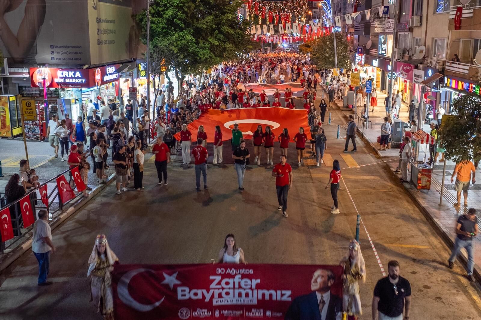 Zafer Bayramı Coşkusu Manisa’yı Sardı Fener Alayının Ardından Hadise Rüzgarı Esti (1)