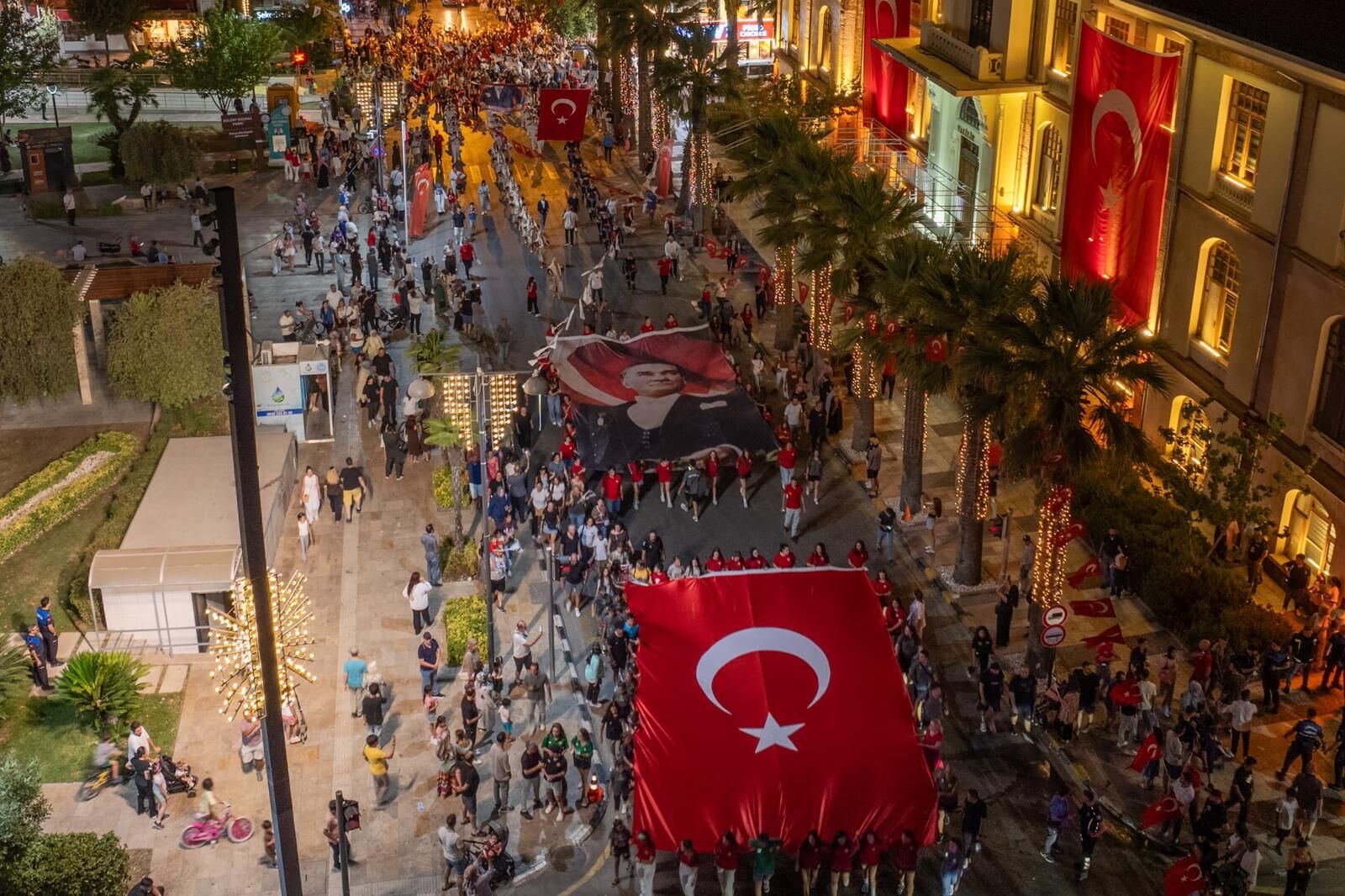 Zafer Bayramı Coşkusu Manisa’yı Sardı Fener Alayının Ardından Hadise Rüzgarı Esti (8)