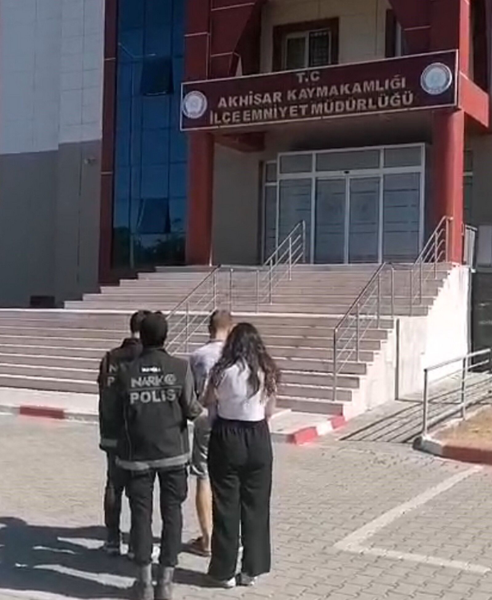 Manisa'daki uyuşturucu operasyonunda 2 şüpheli tutuklandı