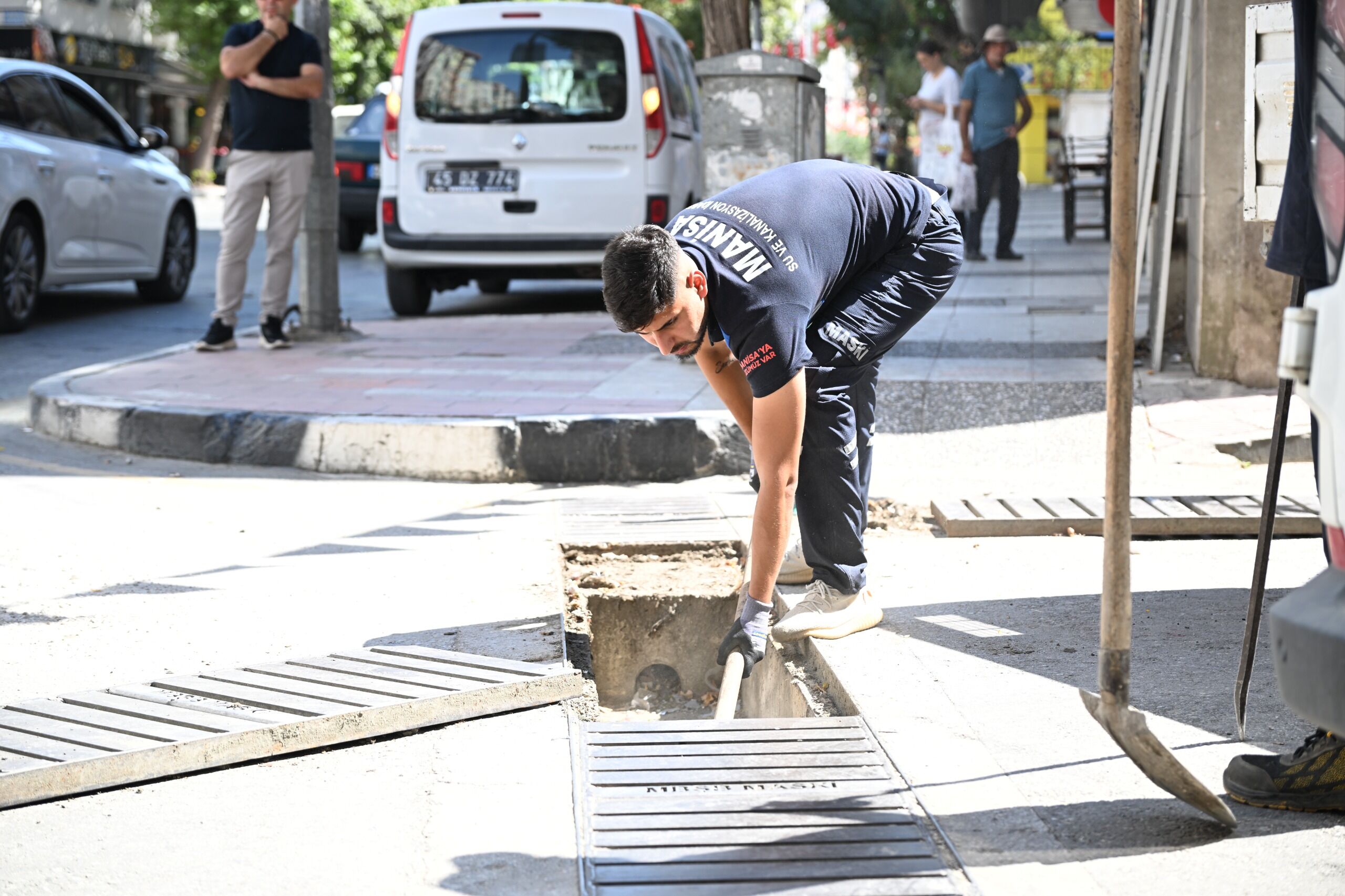 Maski̇, Yağışlar Öncesi Izgara Temizliklerini Hızlandırdı (7)
