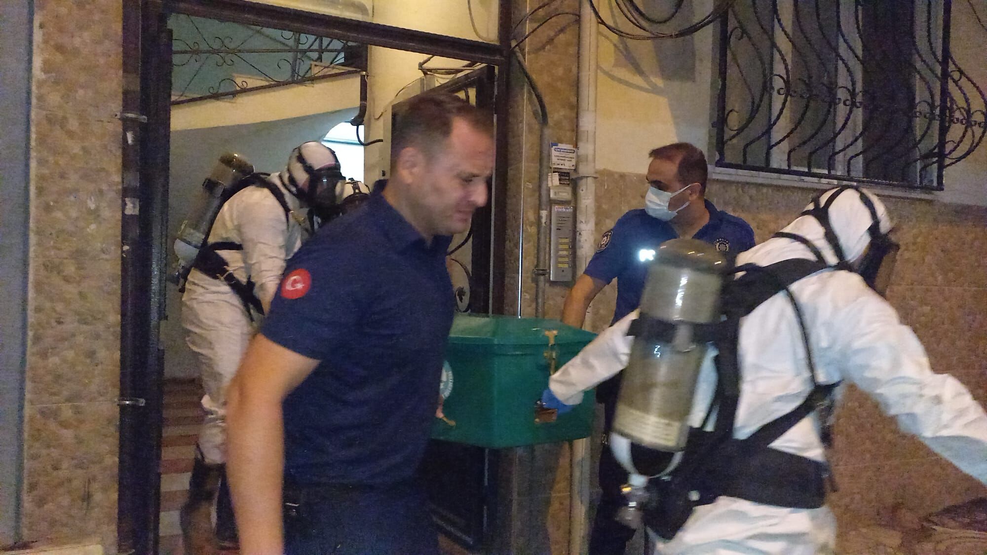 Manisa'da kötü kokular gelen evden bir kişinin cansız bedeni çıktı