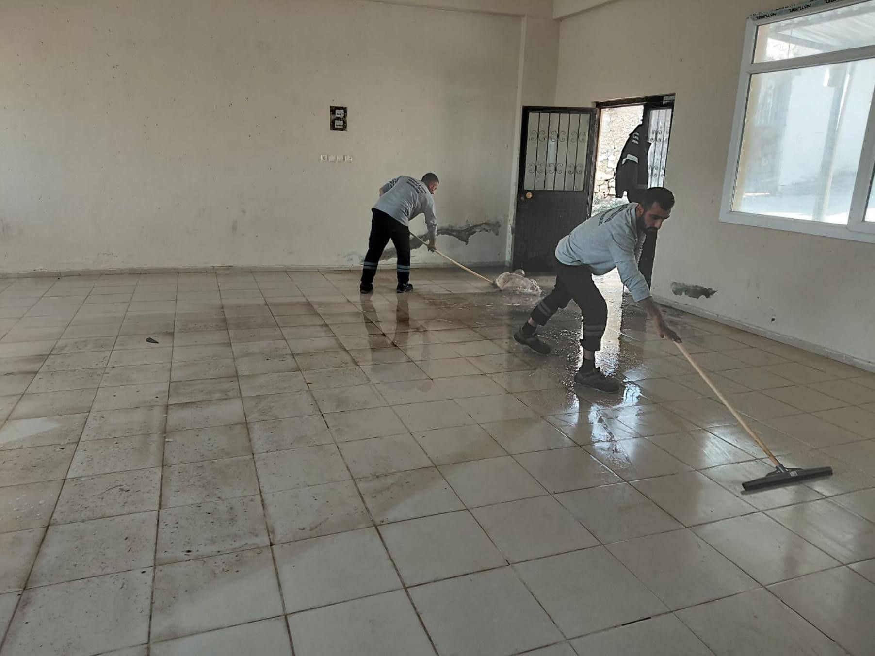 Şehzadeler'de kamu binalarında kapsamlı temizlik