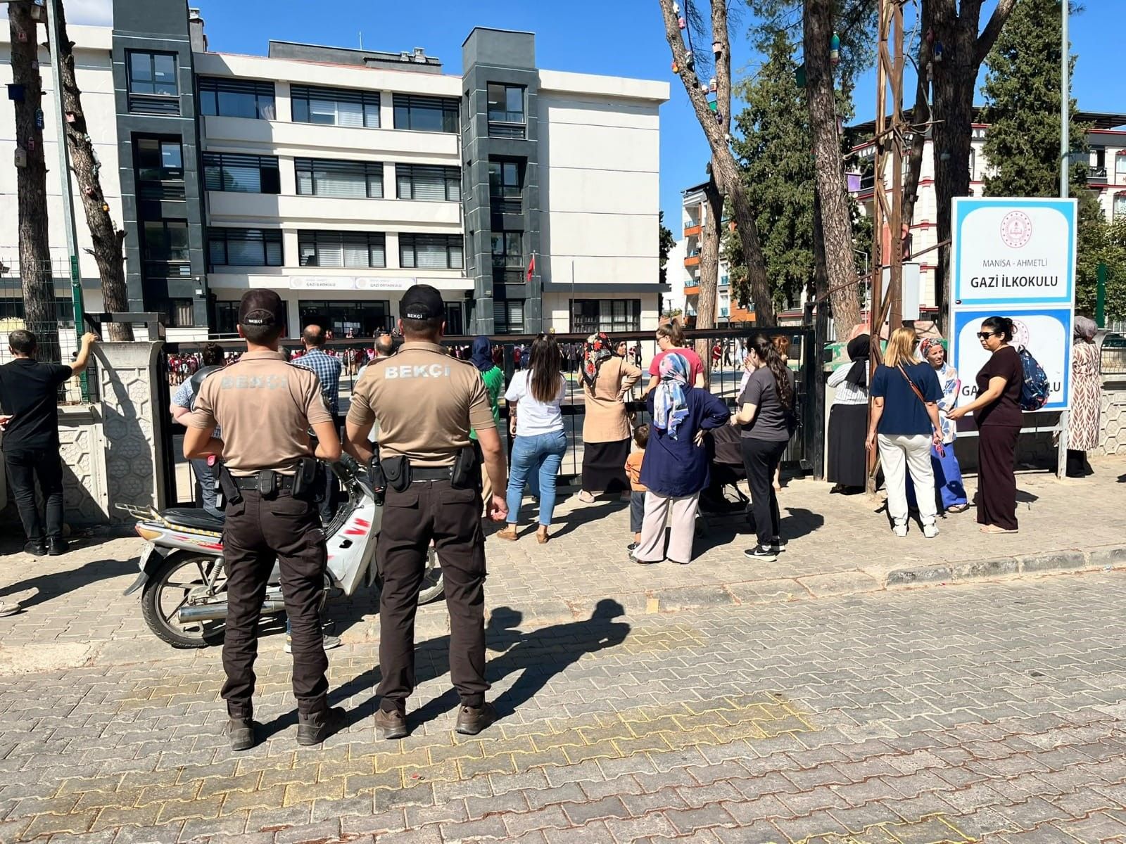 Manisa’da okul çevrelerindeki denetimlerde 52 kişi yakalandı