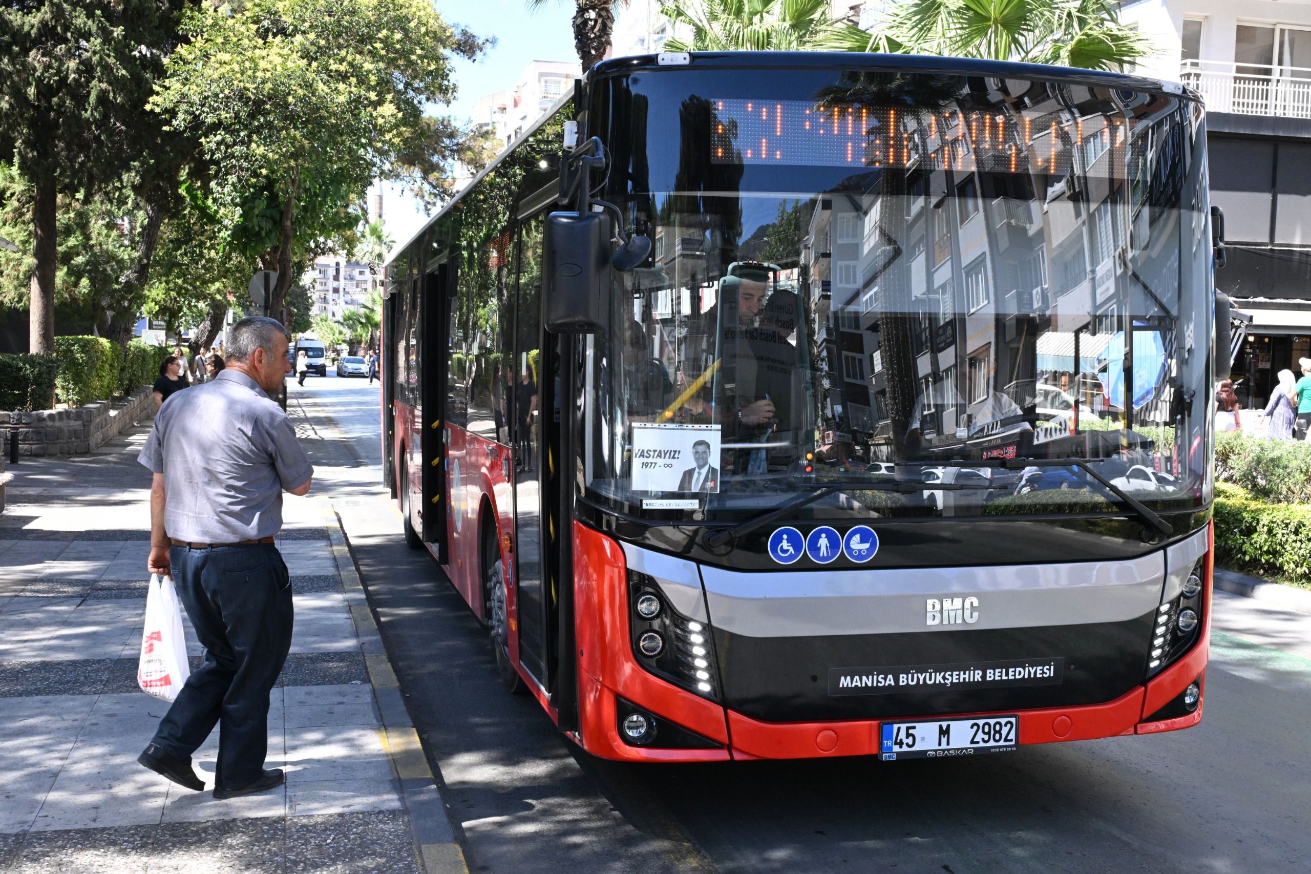 Manisa'daki otobüslerde ücretsiz internet dönemi