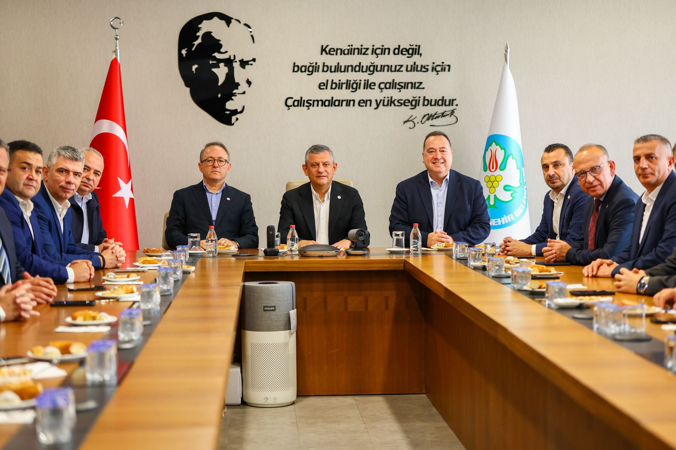 Yeni Parti Genel Başkanımız Sayın Özgür Özel’i, İl Başkan Vekilimiz Erdem Nalbant’ı, Milletvekil (1)